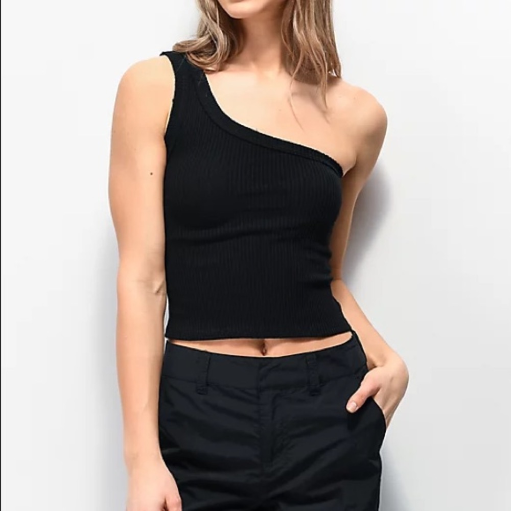 black one shoulder tank top!